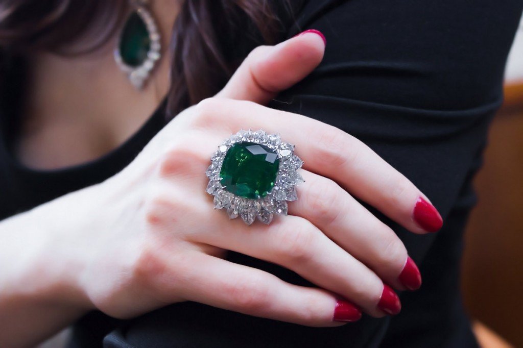 anello con smeraldo