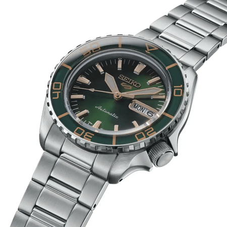 SEIKO 5 Sports SKX HDB005K1 automatico con quadrante verde, dettagli oro rosa, lunetta verde e bracciale in acciaio